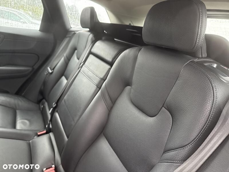 Volvo XC 60 T5 Momentum Pro - 20