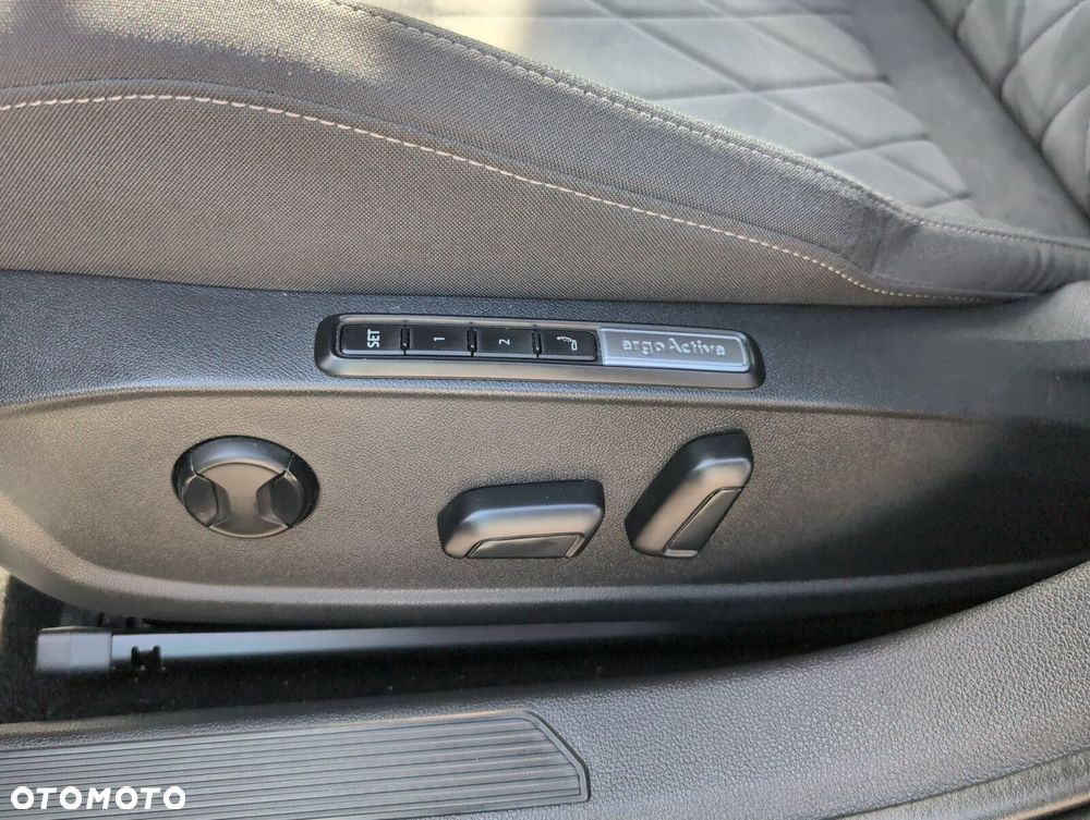 Volkswagen Golf 1.5 eTSI EVO Style DSG - 17
