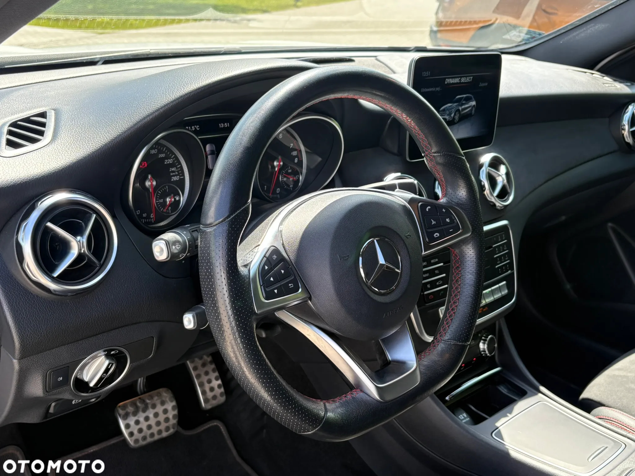 Mercedes-Benz GLA 180 7G-DCT AMG Line - 24