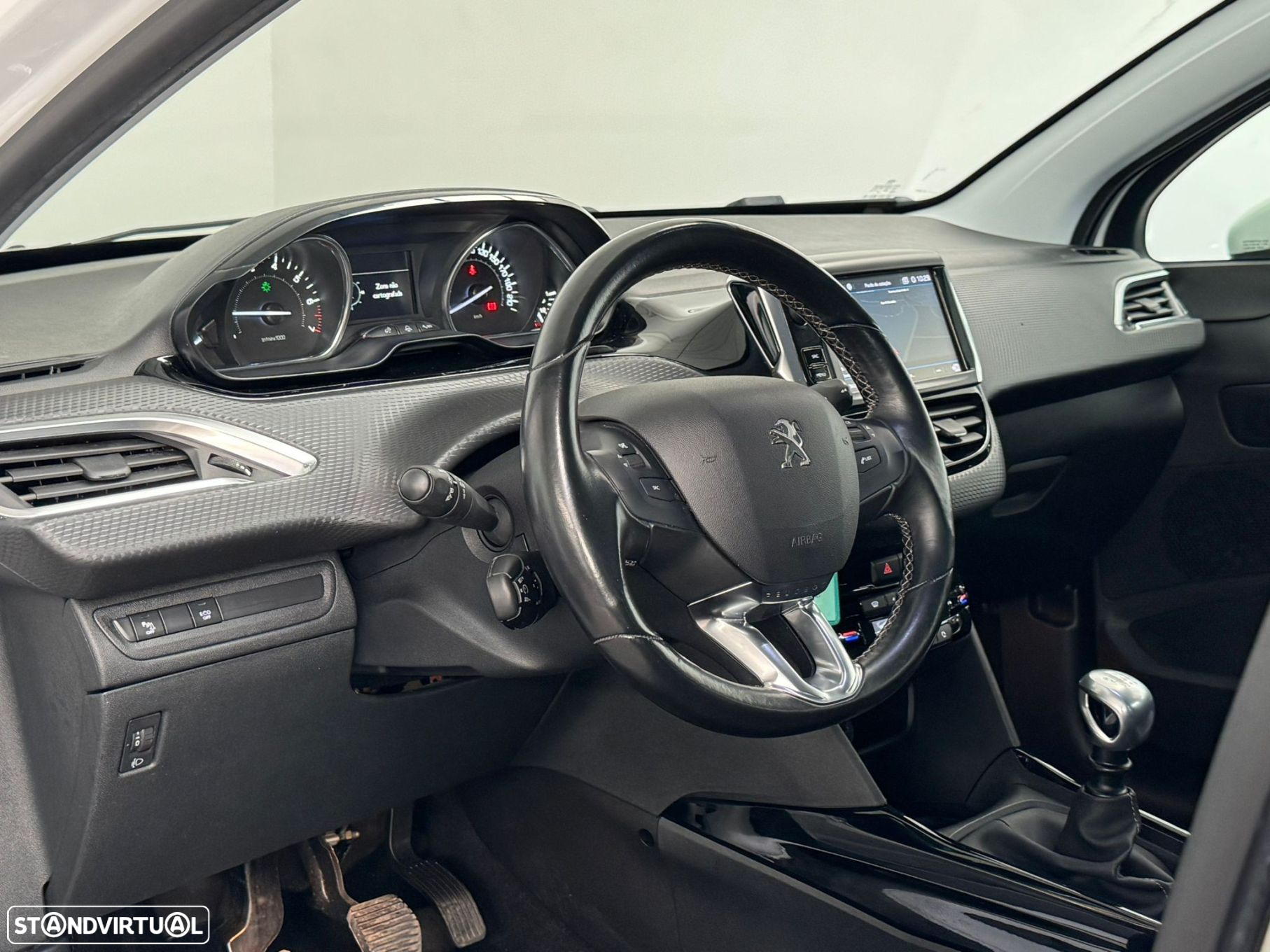 Peugeot 2008 1.2 PureTech Allure - 27