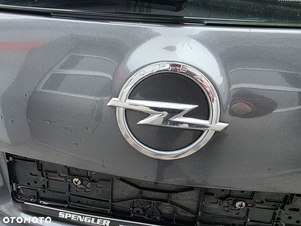 OPEL ASTRA J IV 4 KOMBI ZNACZEK EMBLEMAT TYLNEJ KLAPY - 1