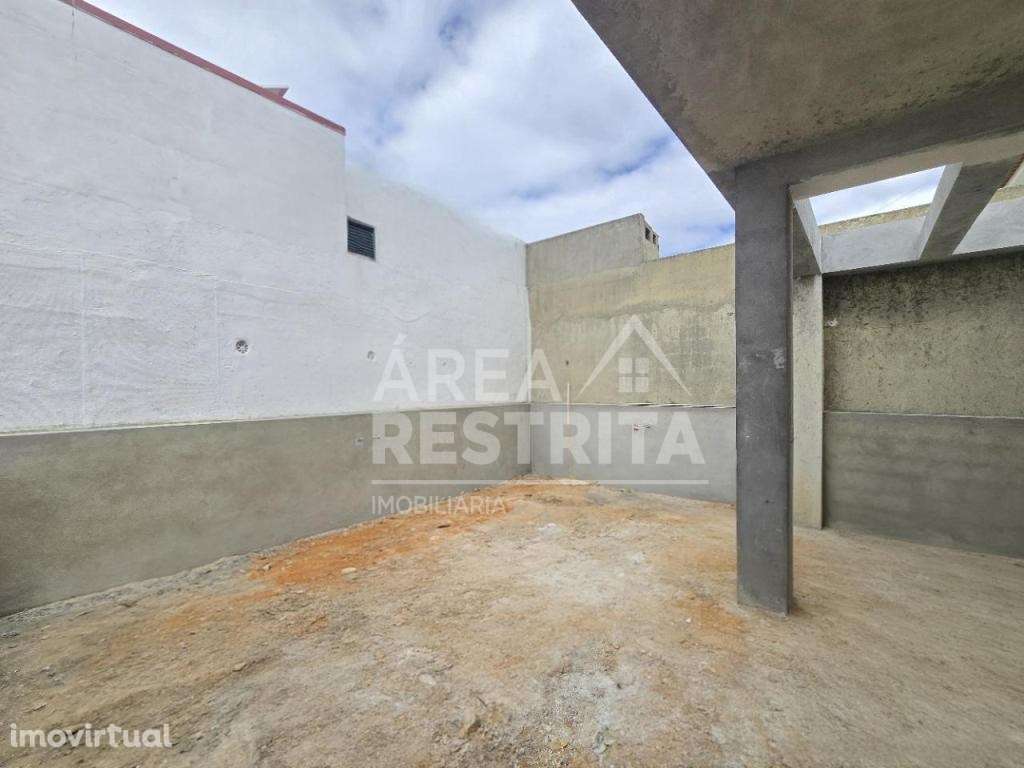 Moradia Geminada c/2 Suites e Pérgula, em Fernão Ferro - Grande imagem: 2/24