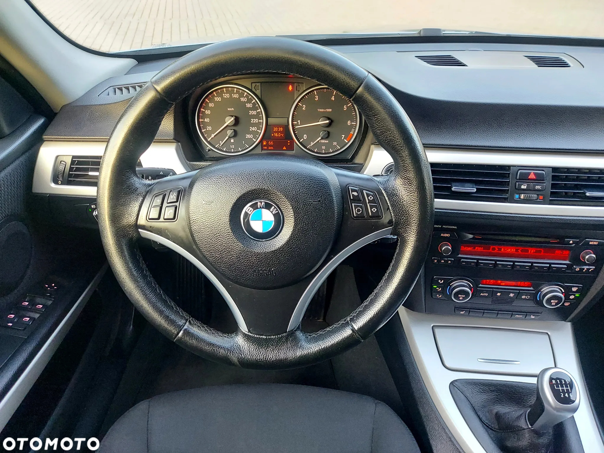 BMW Seria 3 318i - 38