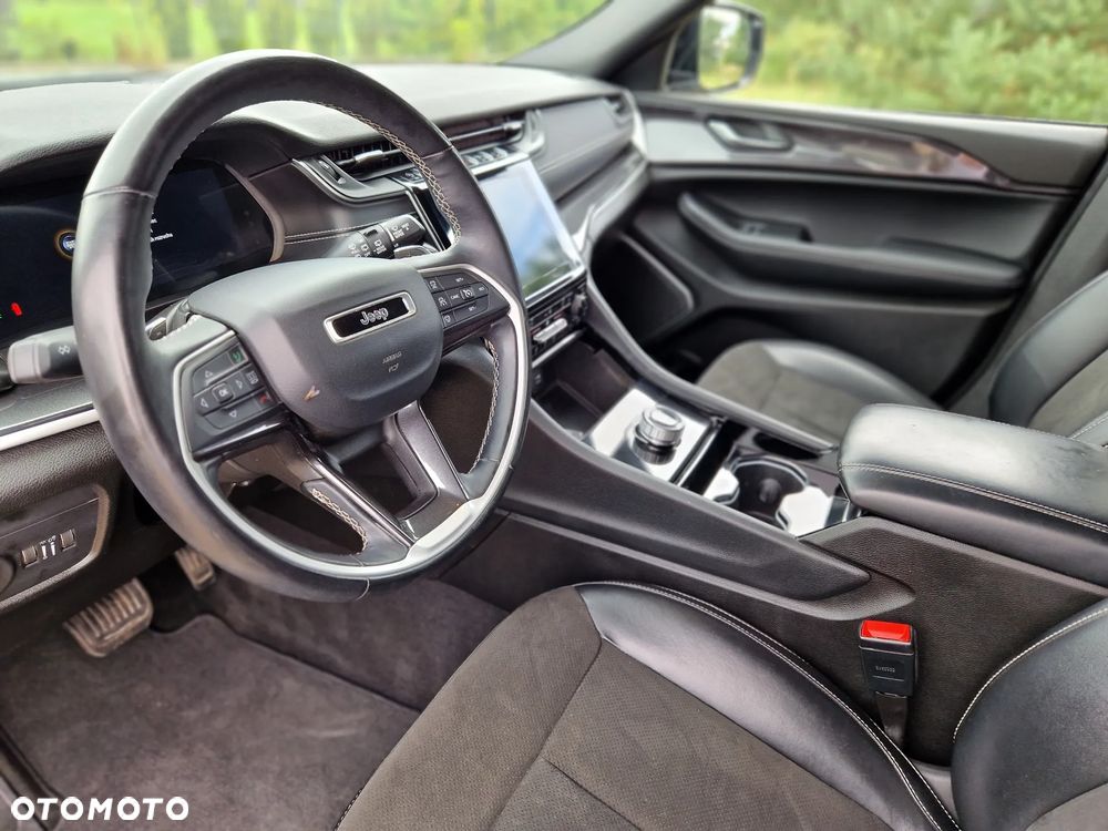 Jeep Grand Cherokee - 15