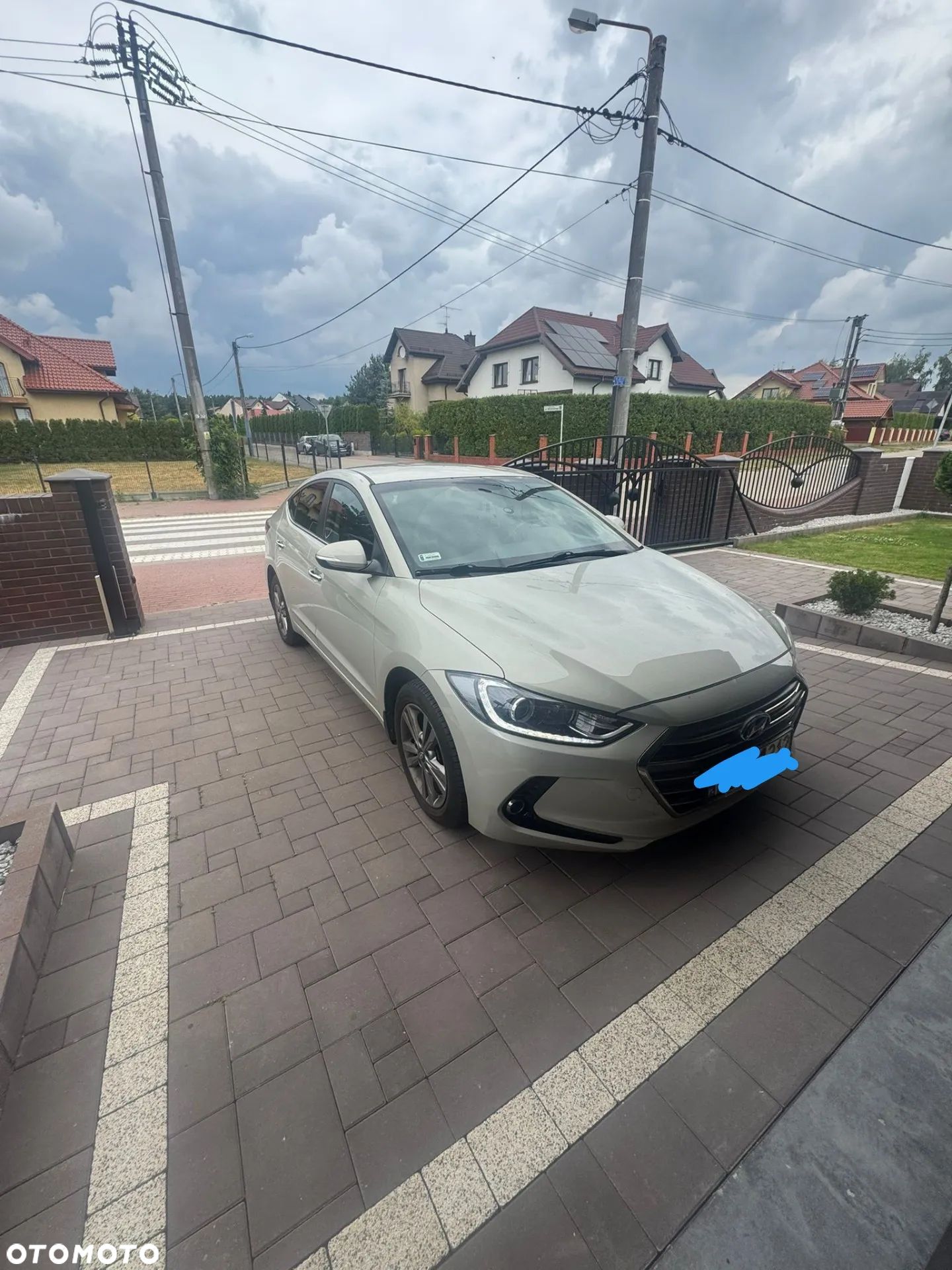 Hyundai Elantra - 1