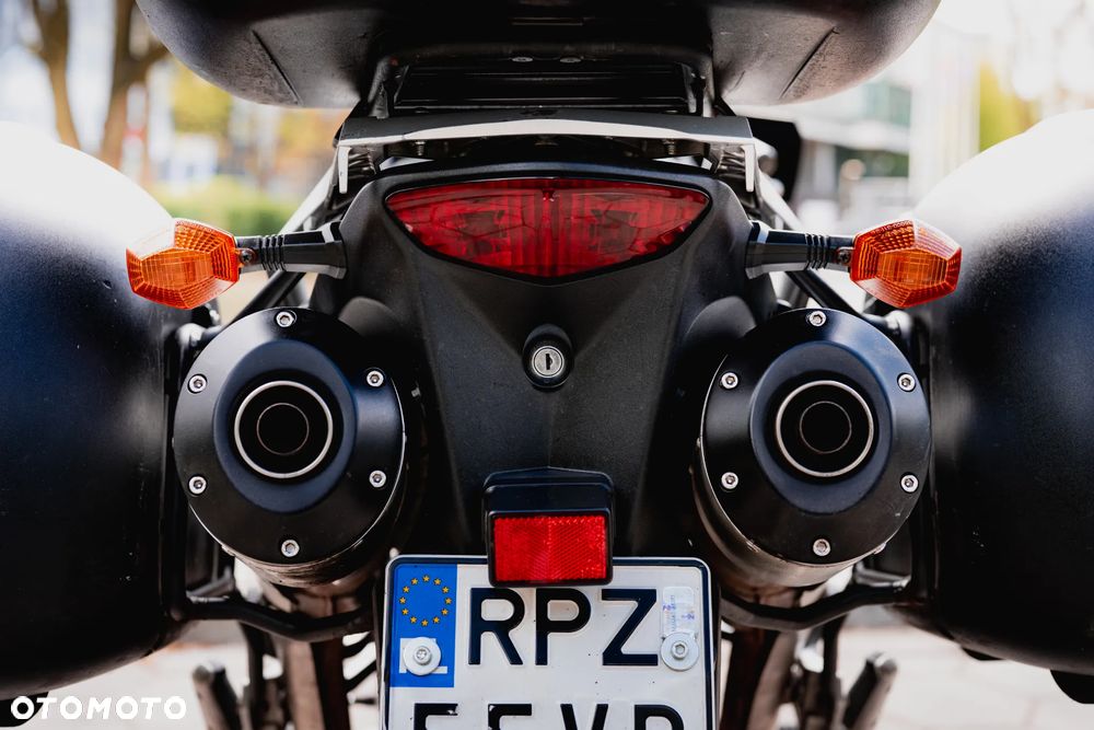 Suzuki V-STROM - 10