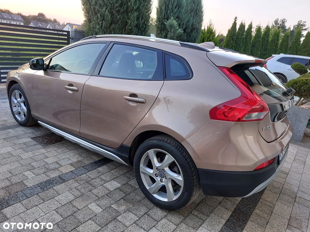 Volvo V40 Cross Country - 10