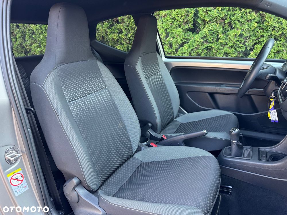 Volkswagen up! Active - 13