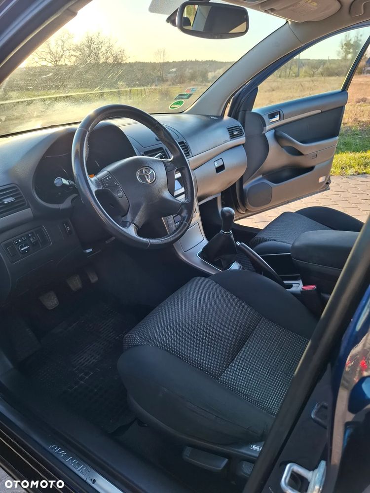 Toyota Avensis 1.8 VVT-i Sol - 11