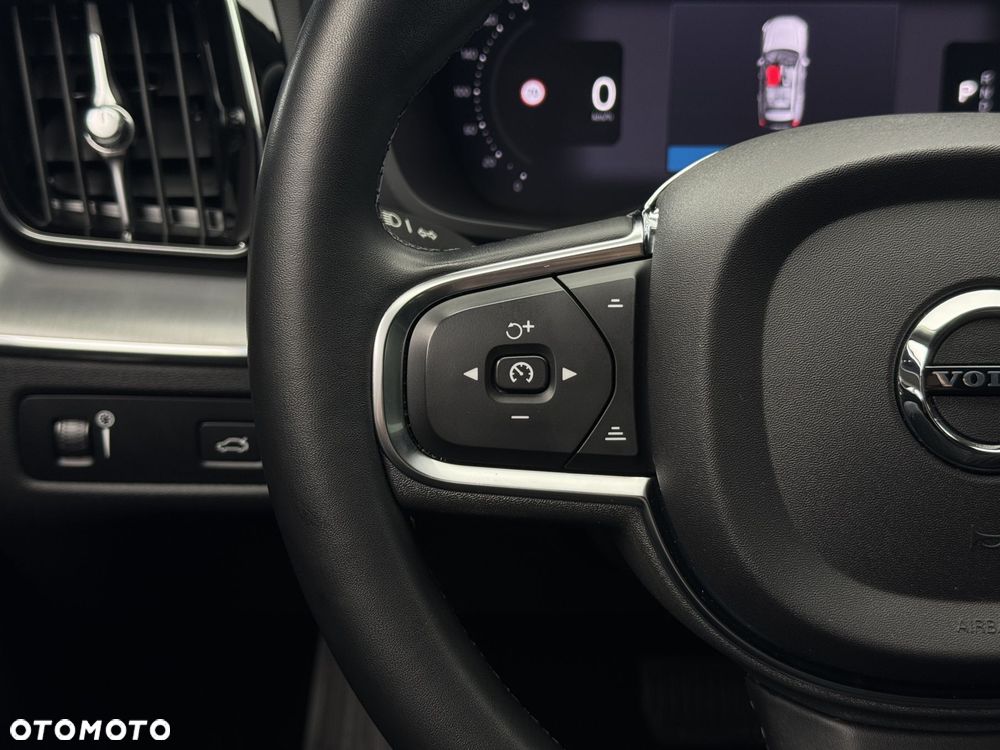 Volvo XC 60 B4 B Momentum Pro - 26