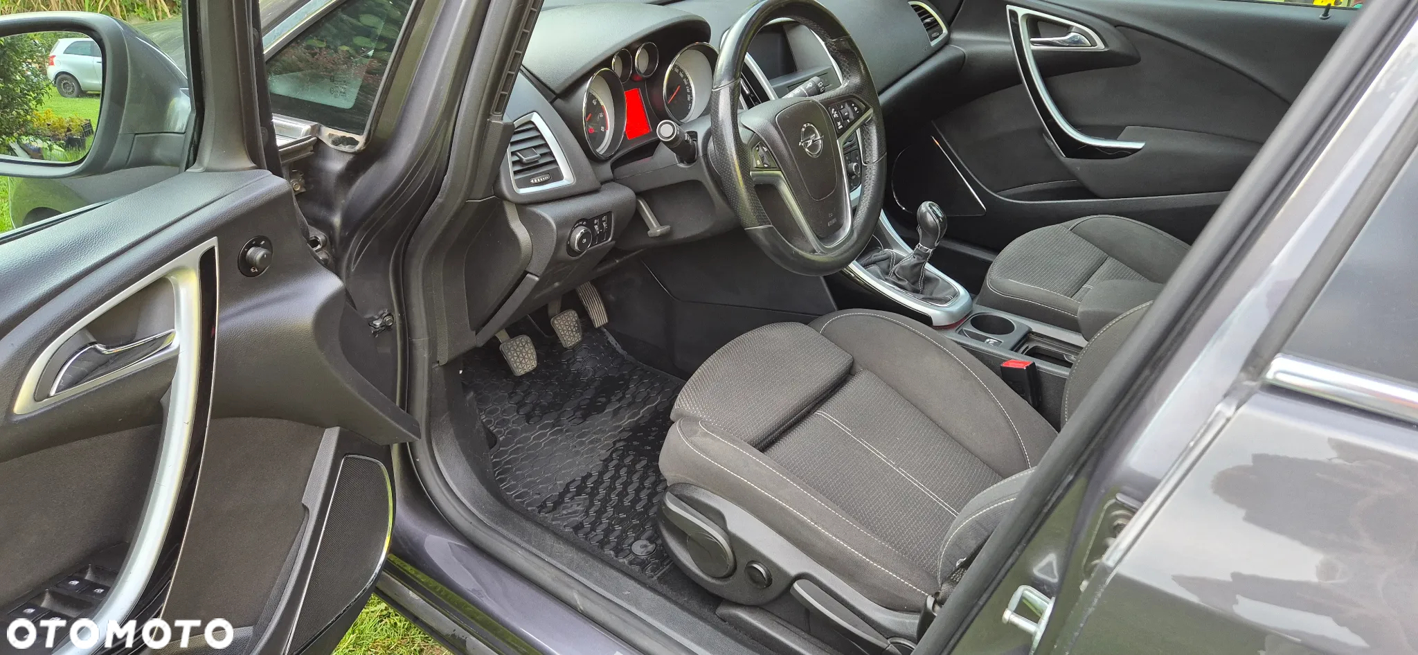 Opel Astra GTC 1.6 Turbo Innovation - 12