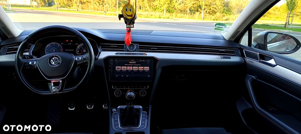 Volkswagen Passat Variant 2.0 TDI SCR Highline - 27