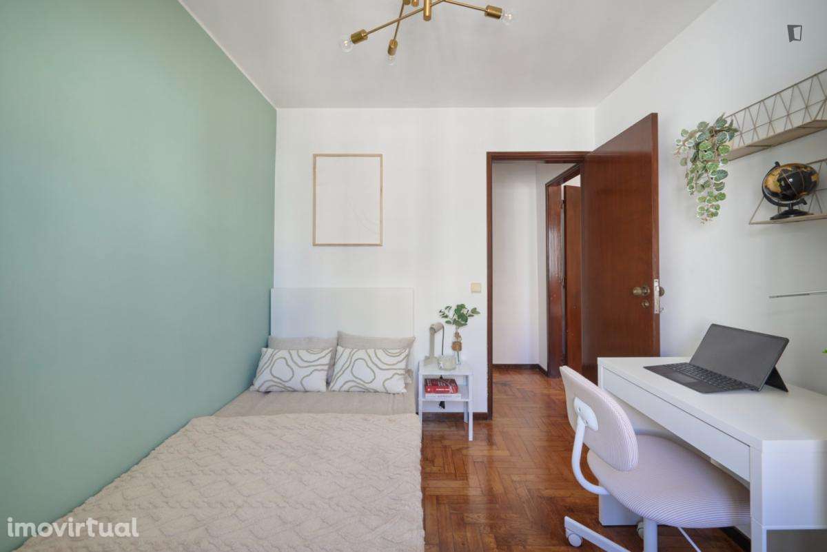 Quarto - localizado em Benfica Lisbon - Grande imagem: 3/28