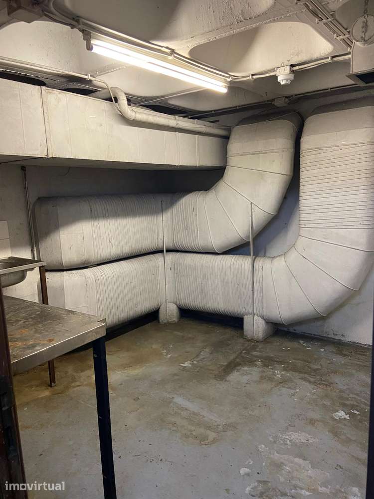 Excelente e espaçosa arrecadação no Espaço Chiado - Grande imagem: 2/4