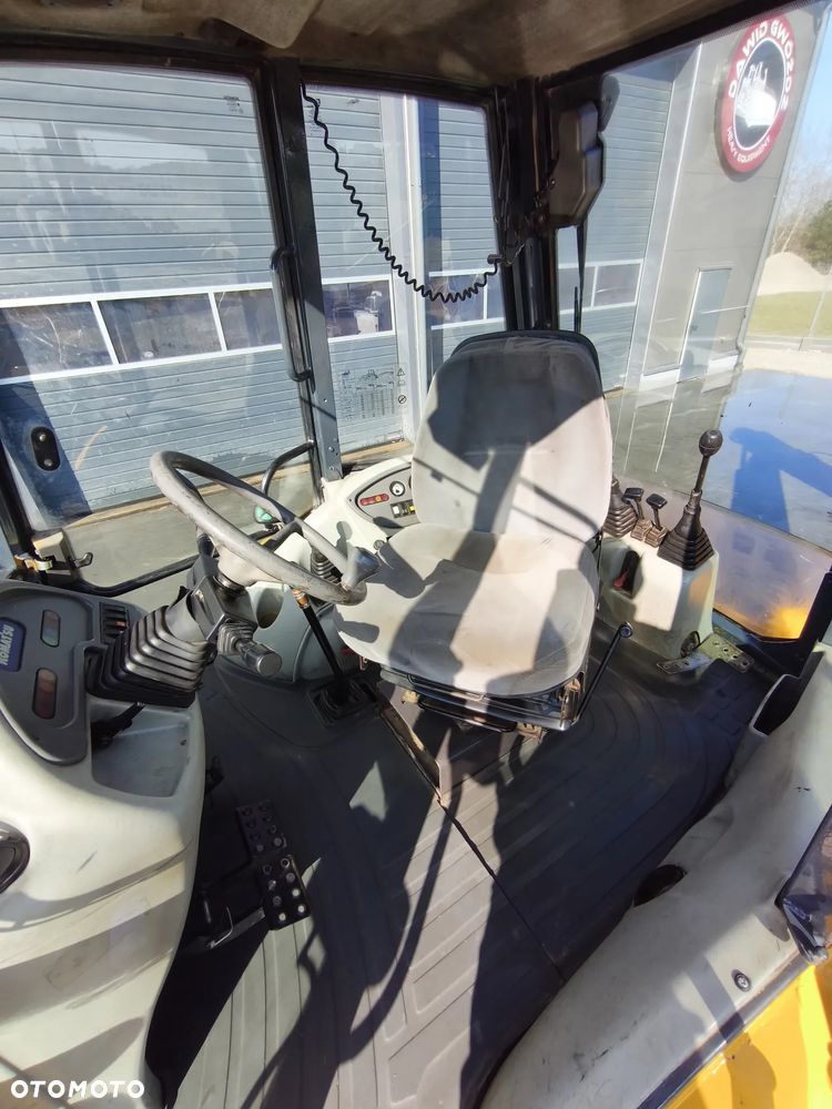 Komatsu WB93R-2 - 6