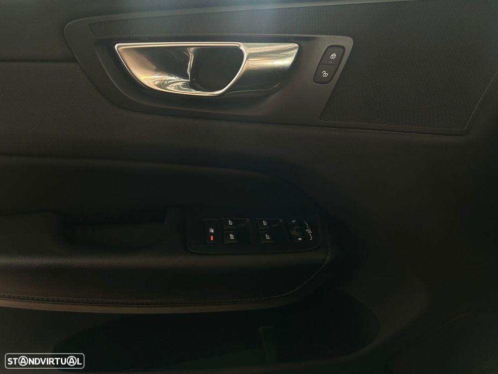 Volvo XC 60 2.0 T6 PHEV Inscription AWD - 33