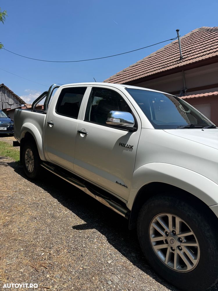 Toyota Hilux 4x4 Double Cab - 8