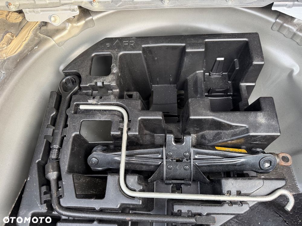 Toyota Prius 1.8 HSD Prestige - 20
