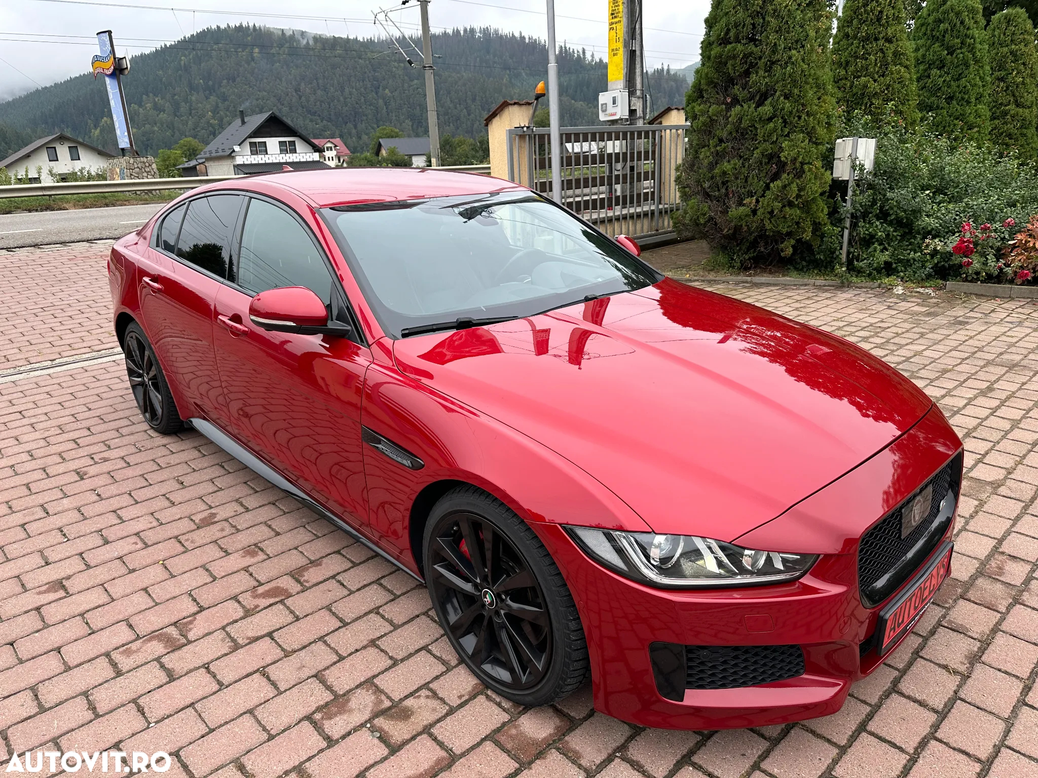 Jaguar XE RWD S - 8