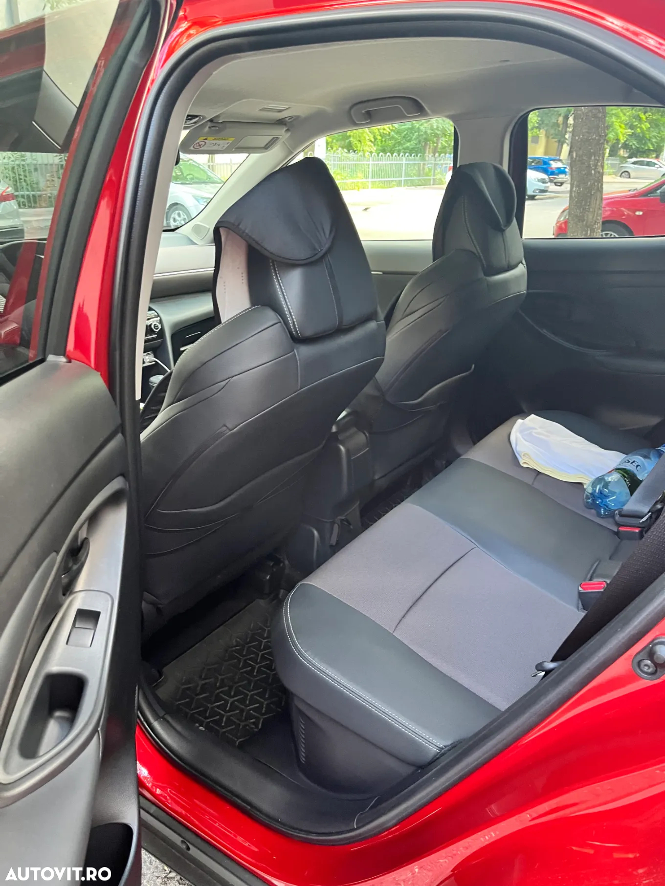 Toyota Yaris Cross 1.5 VVT-i HSD 4x4 Exclusive Elegant - 4
