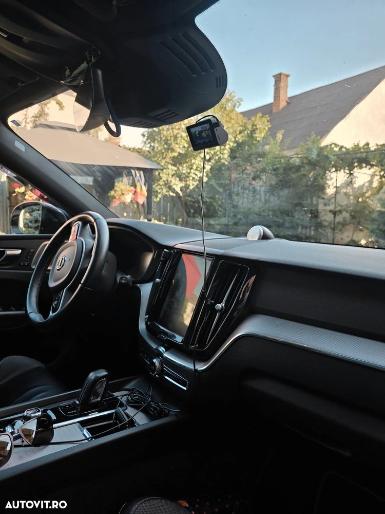 Volvo XC 60 B5 MHEV AWD R-Design - 12