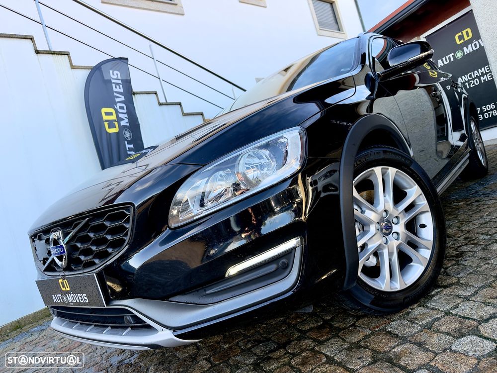 Volvo V60 Cross Country 2.0 D3 Momentum - 1