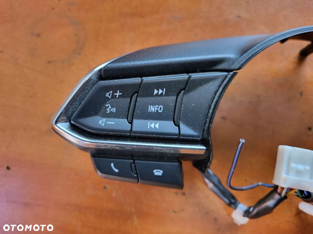 PRZYCISKI KIEROWNICY MULTIFUNKCJA MAZDA 3 CX-3 75L089 2018R - 2