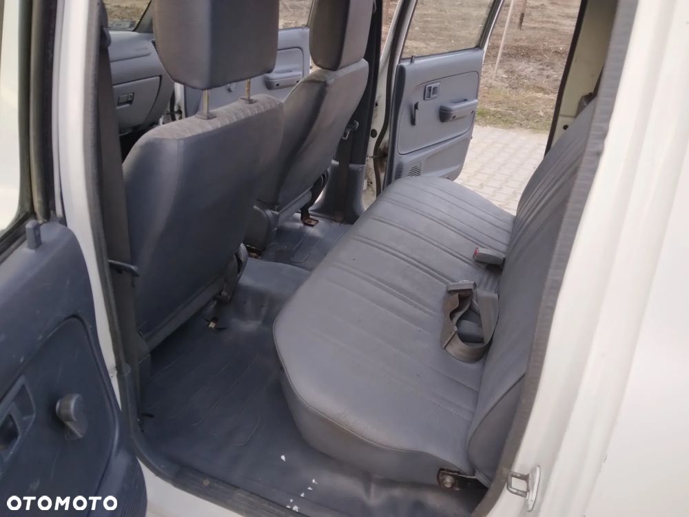 Toyota Hilux 2.5 D-4D DLX - 9