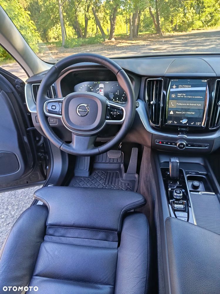 Volvo XC 60 B4 D Momentum Pro - 12