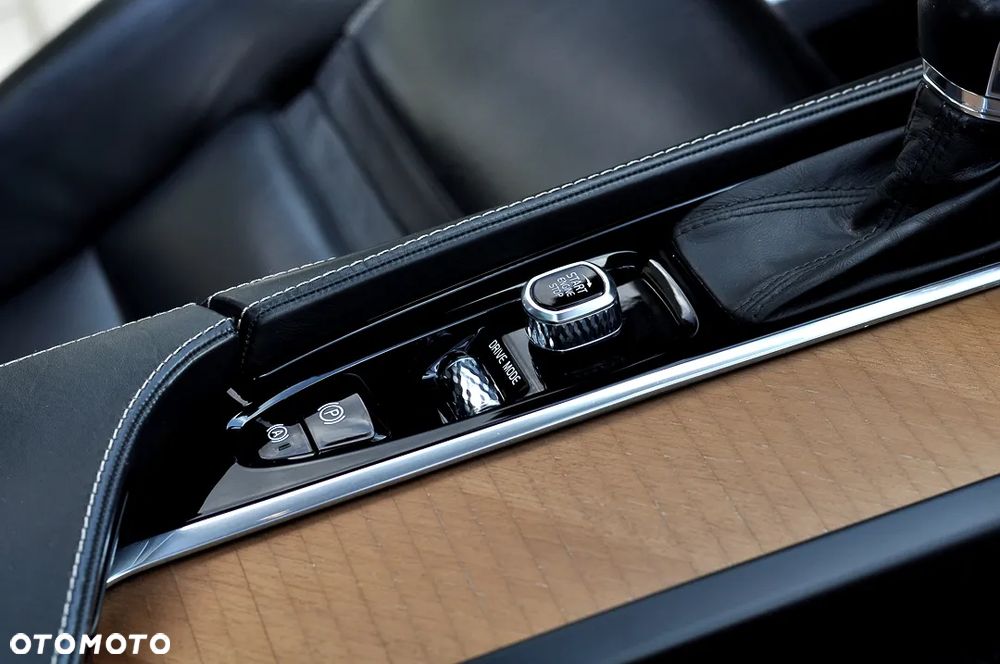 Volvo XC 90 D5 AWD Inscription 7os - 31