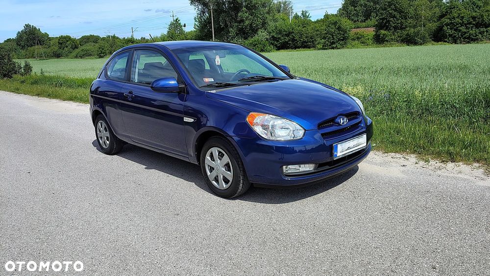 Hyundai Accent - 4
