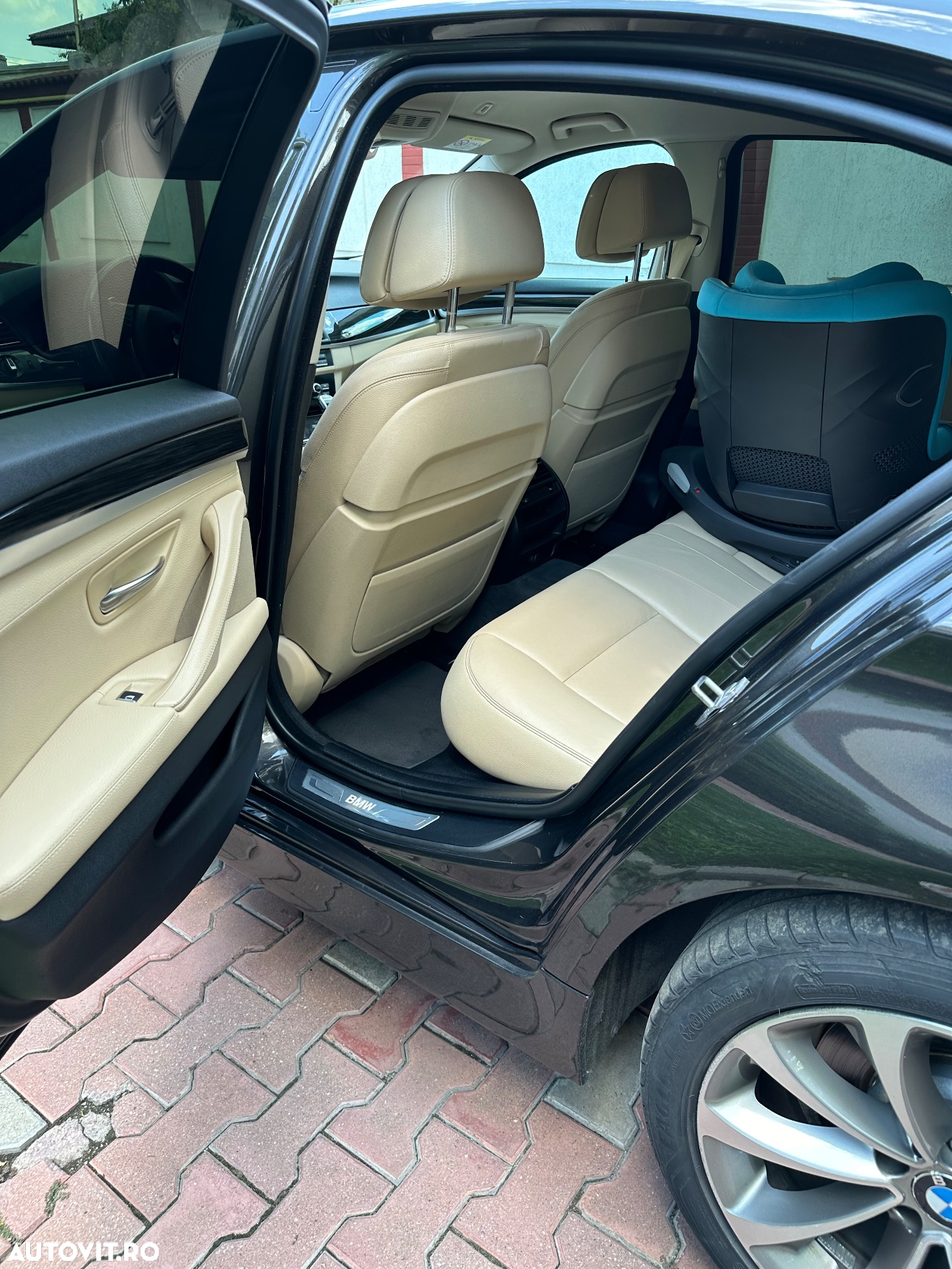BMW Seria 5 525d xDrive AT - 10