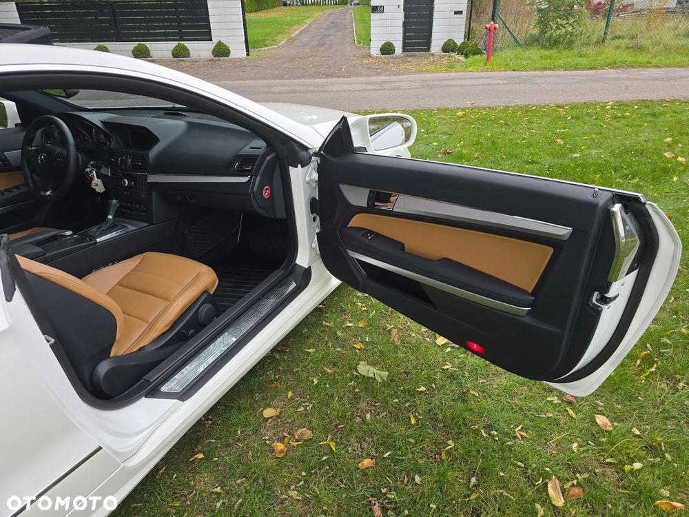 Mercedes-Benz Klasa E 250 Coupe BlueEFFICIENCY 7G-TRONIC Avantgarde - 23