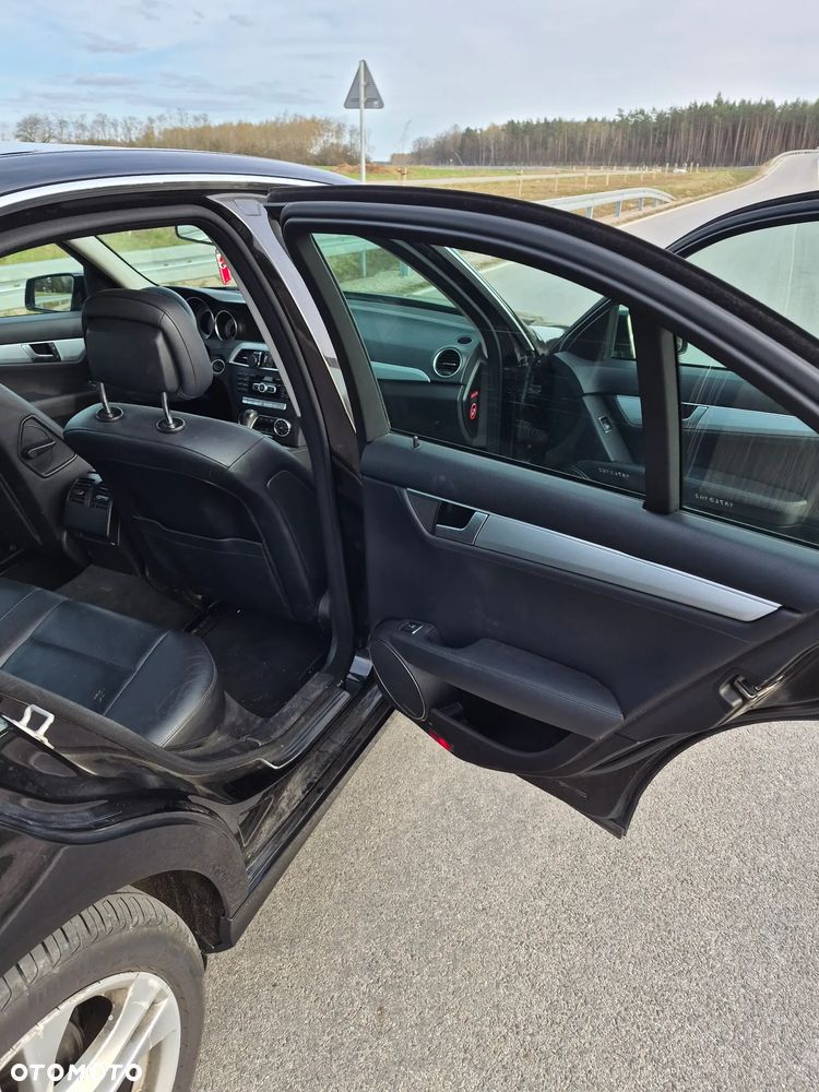 Mercedes-Benz Klasa C 300 CDI DPF 4Matic (BlueEFFICIENCY) 7G-TRONIC Elegance - 11
