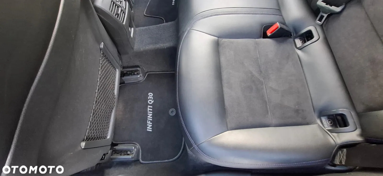 Infiniti Q30 1.6t Premium - 16