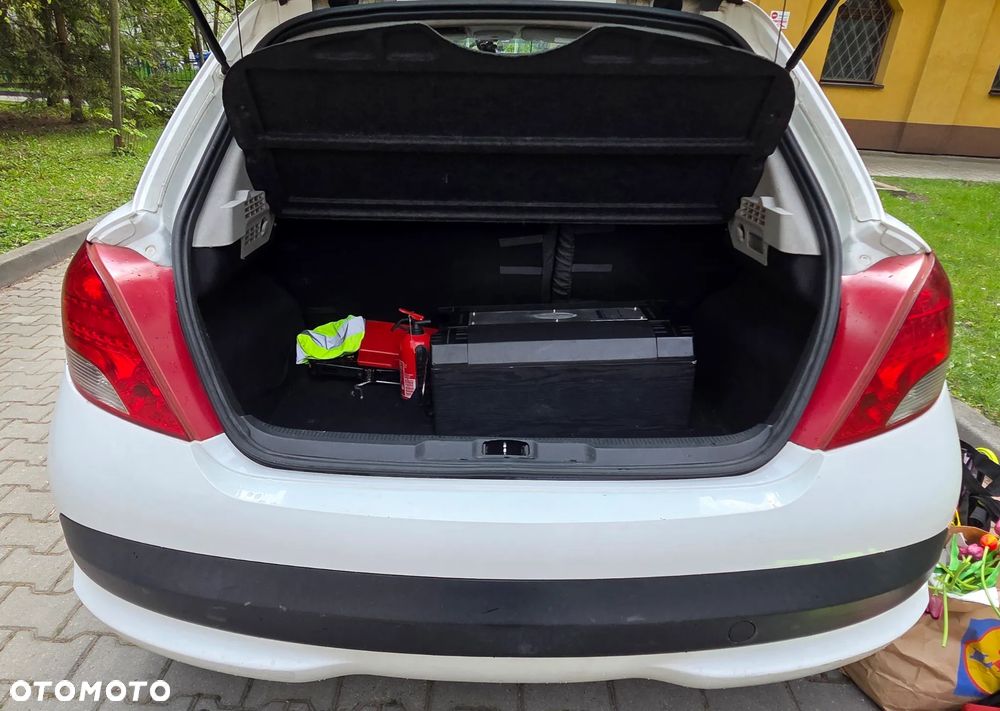 Peugeot 207 1.6 HDi 16V Trendy - 12