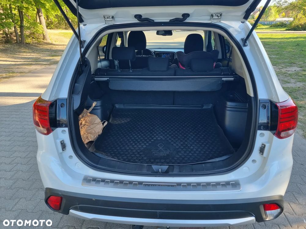 Mitsubishi Outlander 2.2 DI-D 4WD Automatik SUV-Star+ - 6