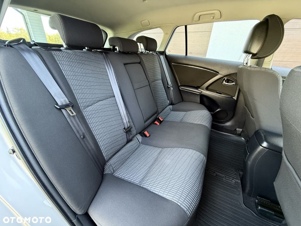 Toyota Avensis - 26
