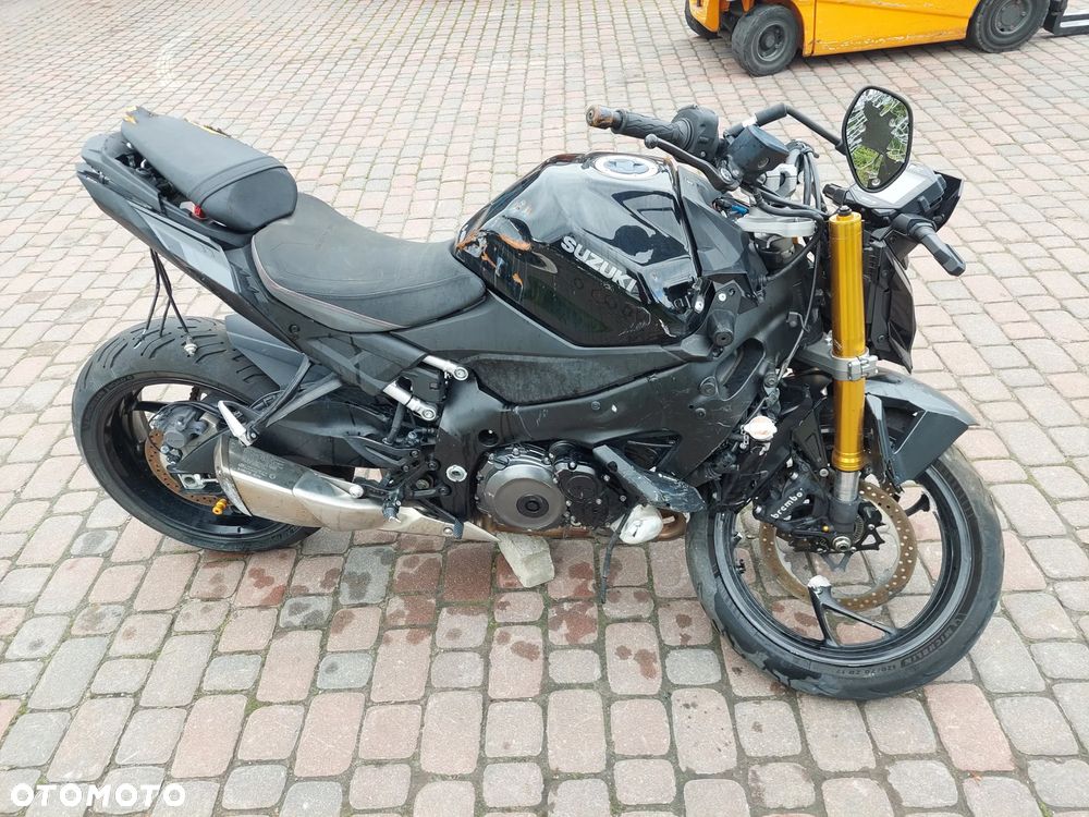 Suzuki GSX - 6