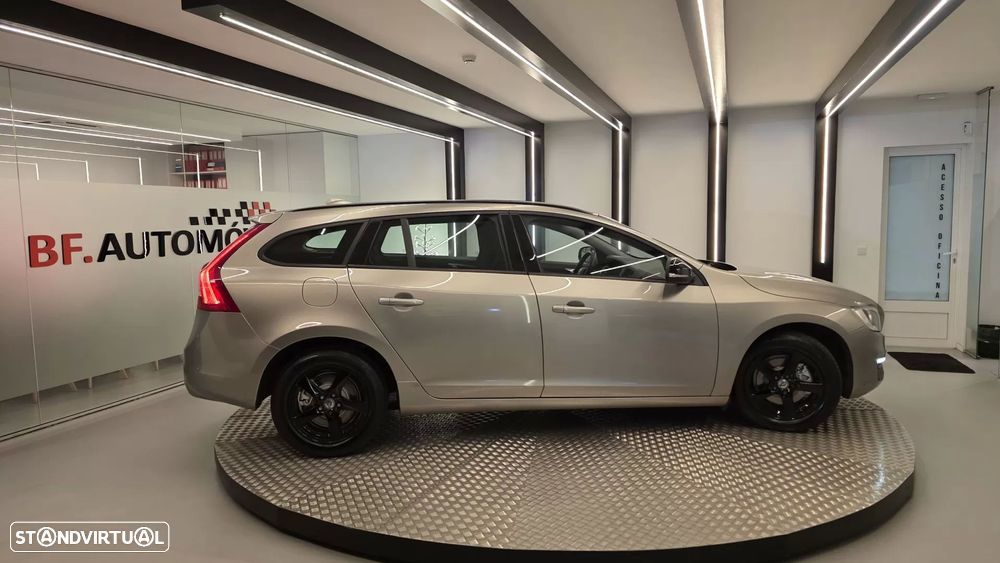 Volvo V60 1.6 D2 Momentum Eco - 8