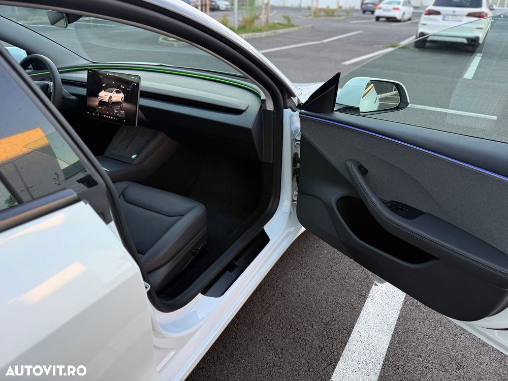 Tesla Model 3 - 9