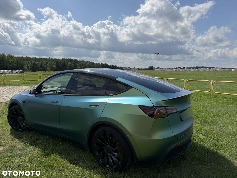 Tesla Model Y - 15
