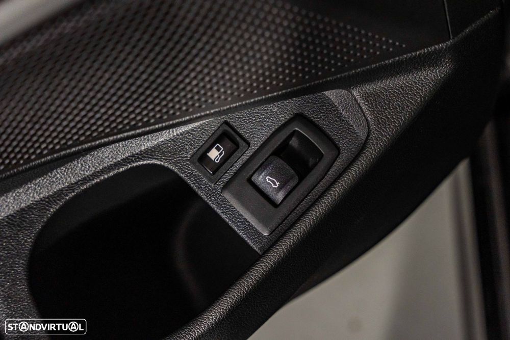 BMW 330 e Line Luxury Auto - 29