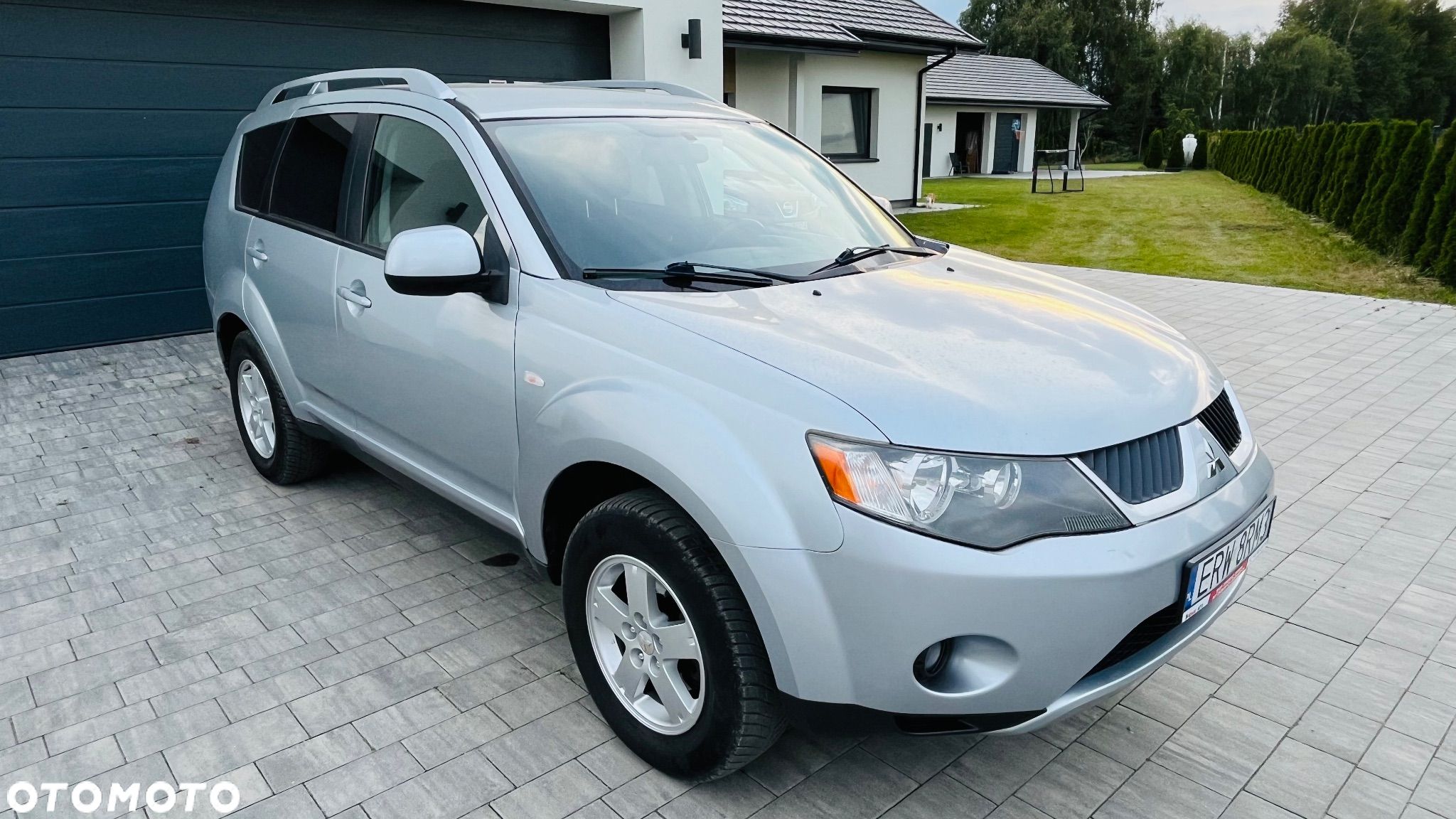 Mitsubishi Outlander - 1