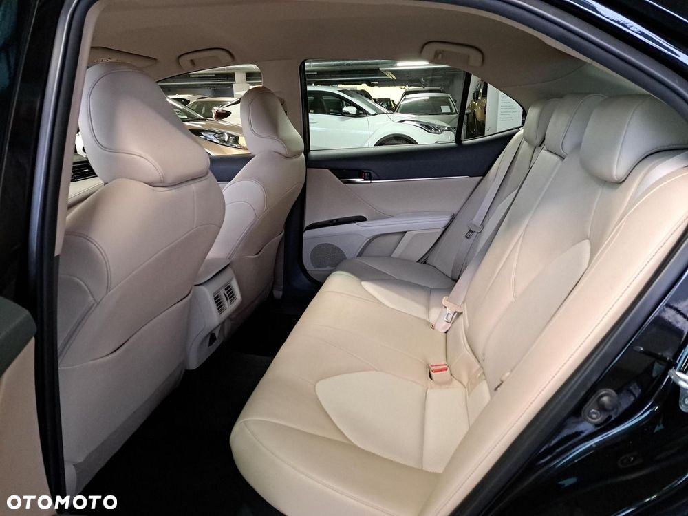 Toyota Camry 2.5 Hybrid Executive CVT - 12