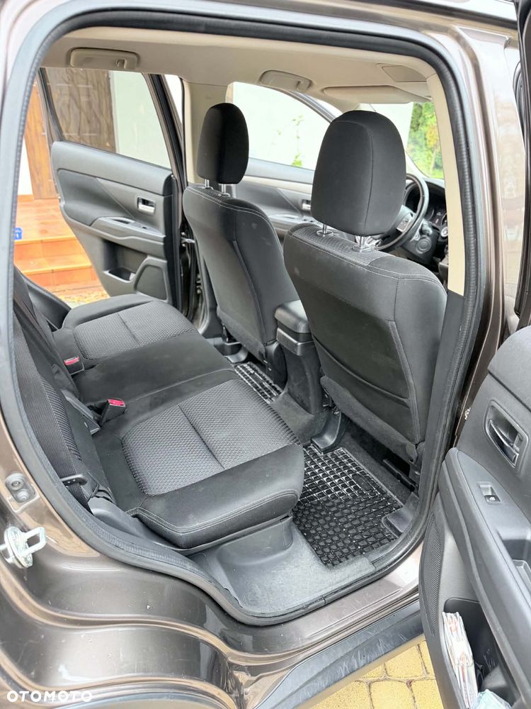 Mitsubishi Outlander - 25