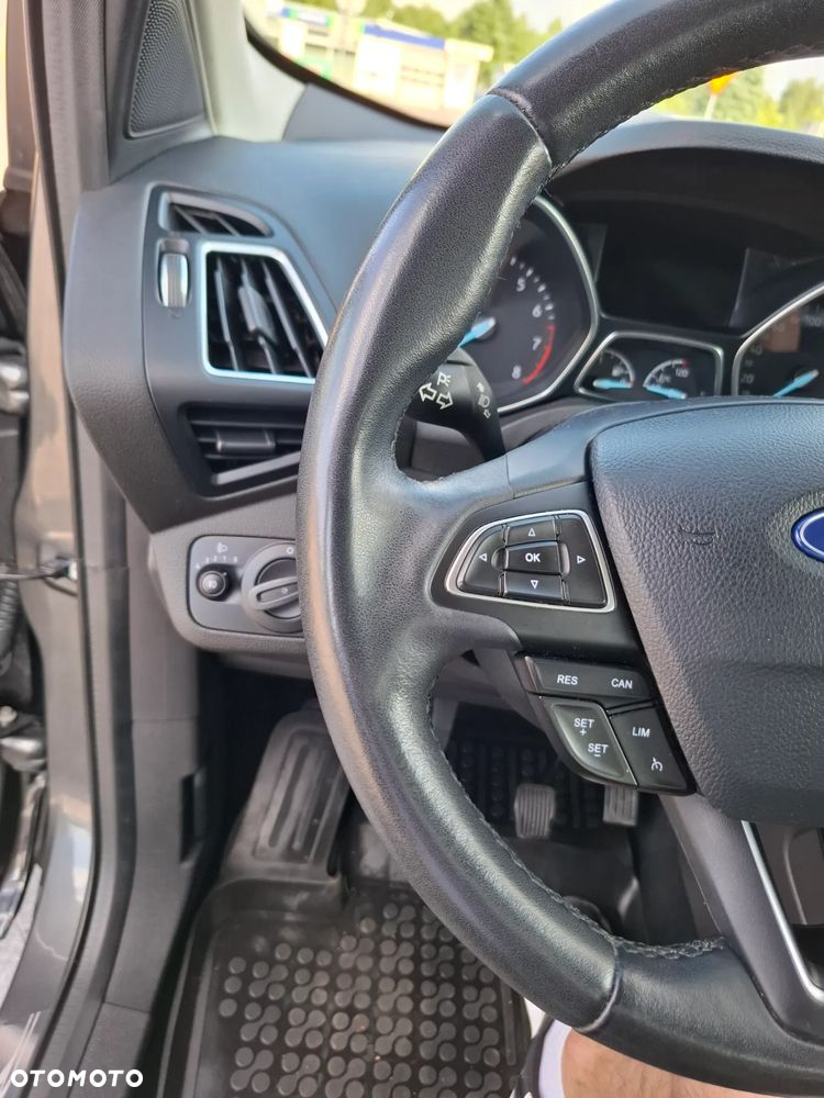Ford Kuga 1.5 EcoBoost 2x4 Titanium - 24