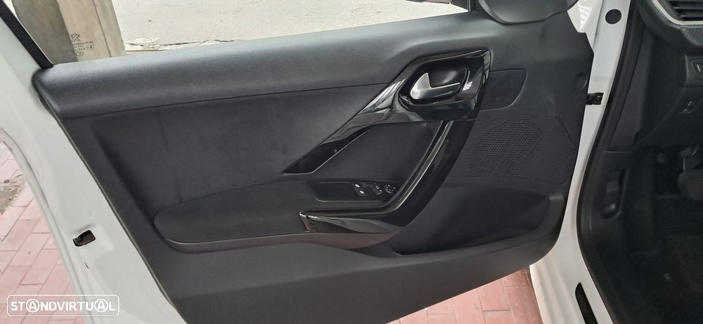 Peugeot 208 1.2 PureTech Style - 4