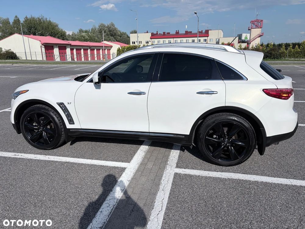 Infiniti QX70 - 2