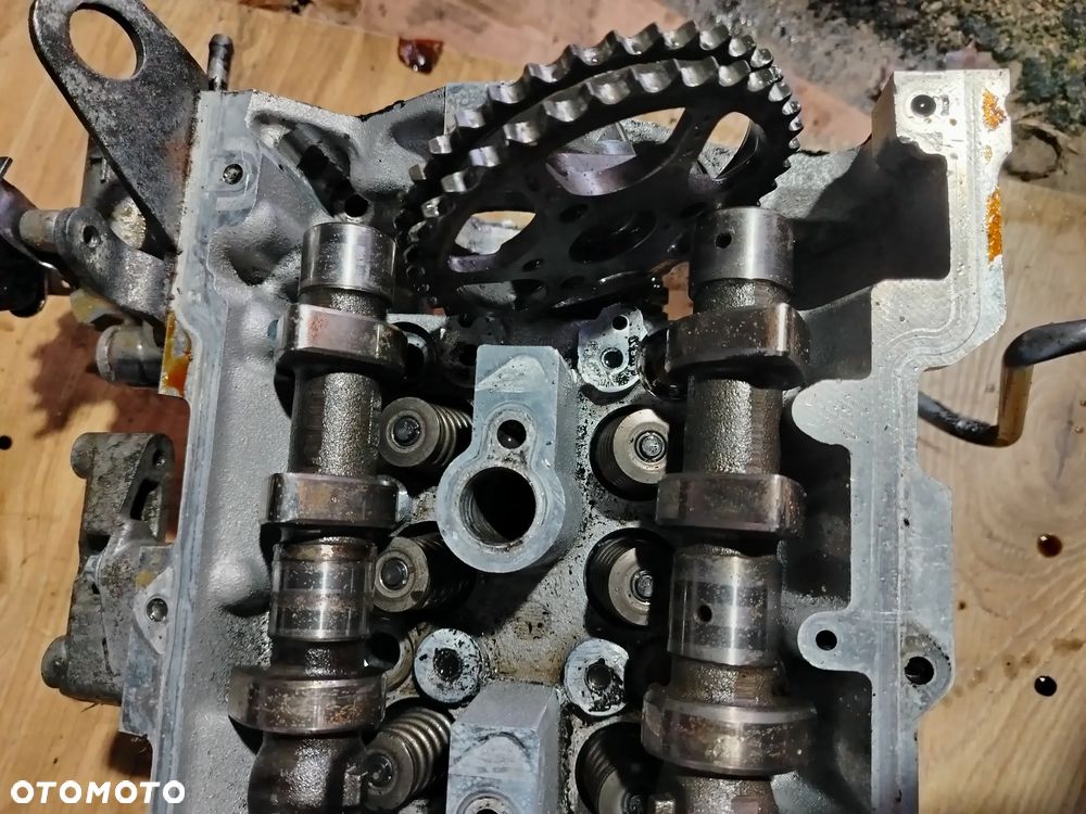 Głowica KOMPLETNA  wałki rozrządu A6110105220 MERCEDES W203 W210 W636 W903 2.2 CDI - 4
